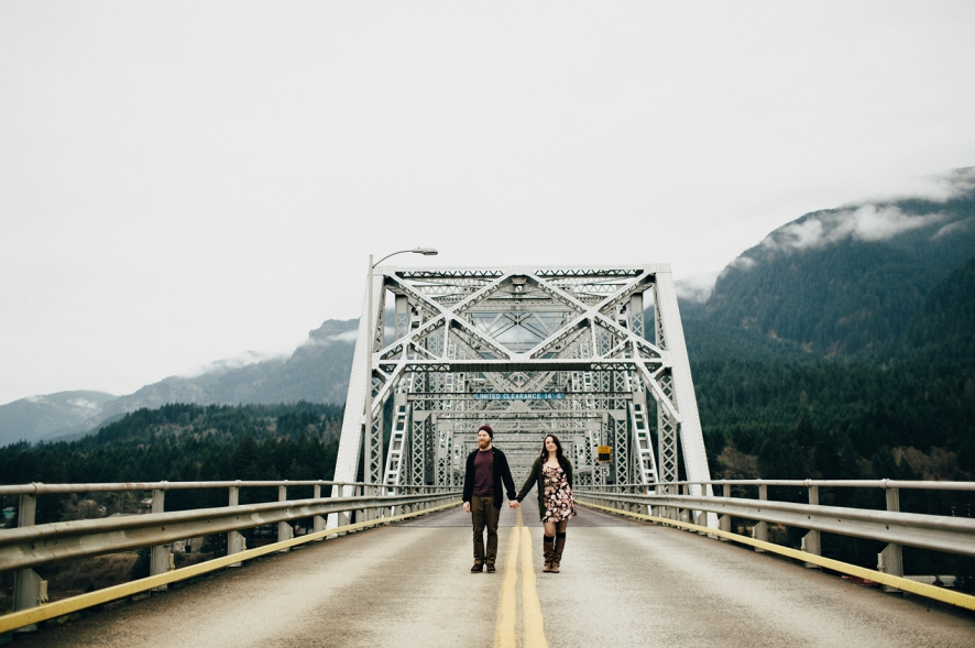 PintheDate's tweet photo. The misty Portland sky provides a beautiful backdrop to this winter #engagement session captured by @PhilChester http://t.co/sp1K6eBj2C