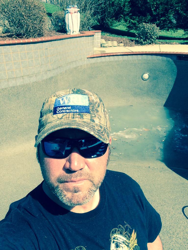 walr2772's tweet image. Cleaning out the pool. Feeling like Carl . #nobabyruths