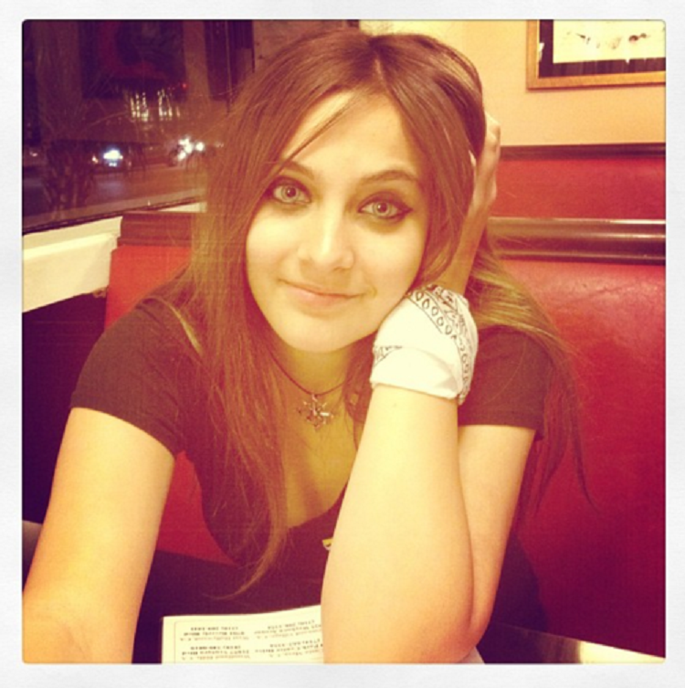 HAPPY BIRTHDAY SWEET PARIS JACKSON !!! 
much love and many hapiness in your life   