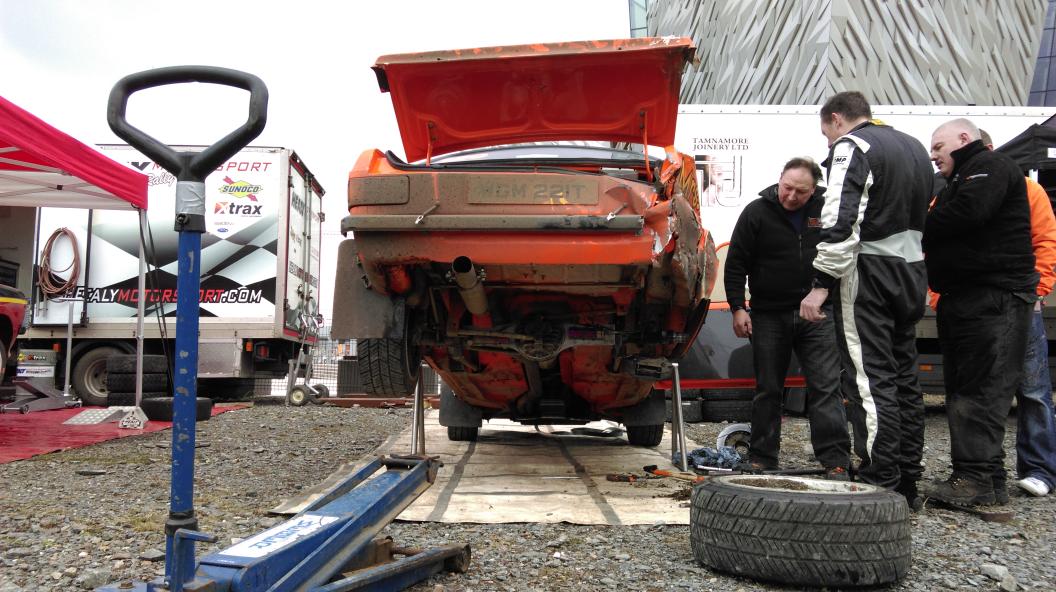 OrangeBuzz_Mk2's tweet photo. #Orangebuzz now in service suffered bent rear axle. Hope to get it sorted for morning stages. Will update! http://t.co/SrqJ9h12I4