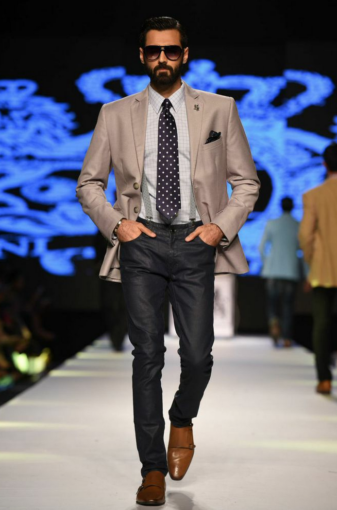 saraklondon's tweet photo. Behold ladies @HSYCOUTUREKING's back - we need to get our blazers back out for #SS15 ladies &amp; gents #TFPW #TFPW15 http://t.co/03gYt1NJr0