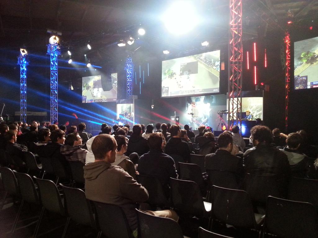 AGONbyAOC's tweet image. Snute (Z) is facing MacSed (P) in #WCS at #GA2015. Who are you cheering for? #SC2WCS