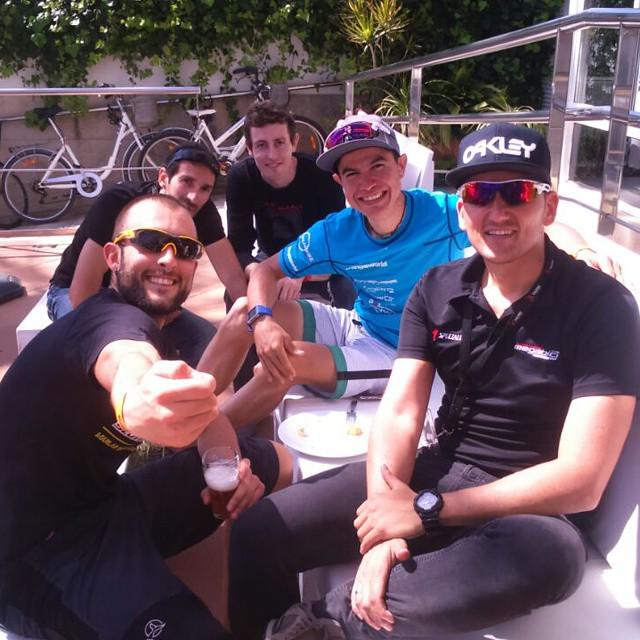 En <a href="/DREAMBIKEXPER/">Marc Martinez</a> y <a href="/megabici/">Megabici.com</a>  smos tan PROS k ns hacems  #selfies sin teléfono!! <a href="/Miltonramos79/">Milton Ramos</a> no ha dejado bravas!