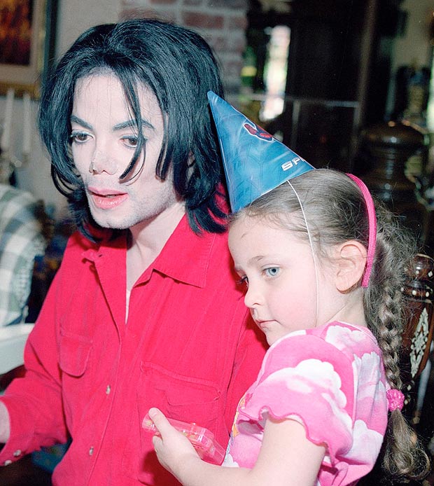   Happy 17th Birthday Paris Jackson! You will always be daddys baby if only she had his DNA