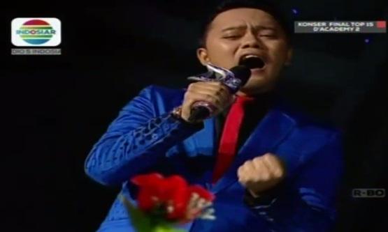 Indosiar's tweet photo. Penampilan kedua @DA2_Danang siap-siap tissue dangduters #DAcademy2 http://t.co/LR4R2S3f6P