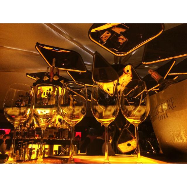 SunsetGrillBar's tweet photo. Now is the best thing for new beginnings. Enjoy your Friday night at our renewed bar! 🎶🍸🍴 #sunsetgrillbar http://t.co/DiiiNOENql