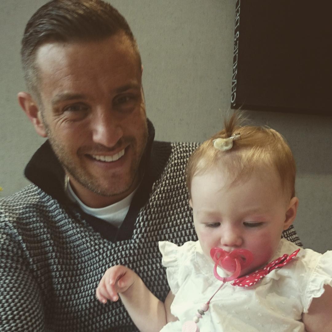 catgarvey's tweet photo. This lucky little lady had cuddles with the gorgeous @elliottwright_ today.  Completely oblivious lol xxx http://t.co/fK5IYKT26J
