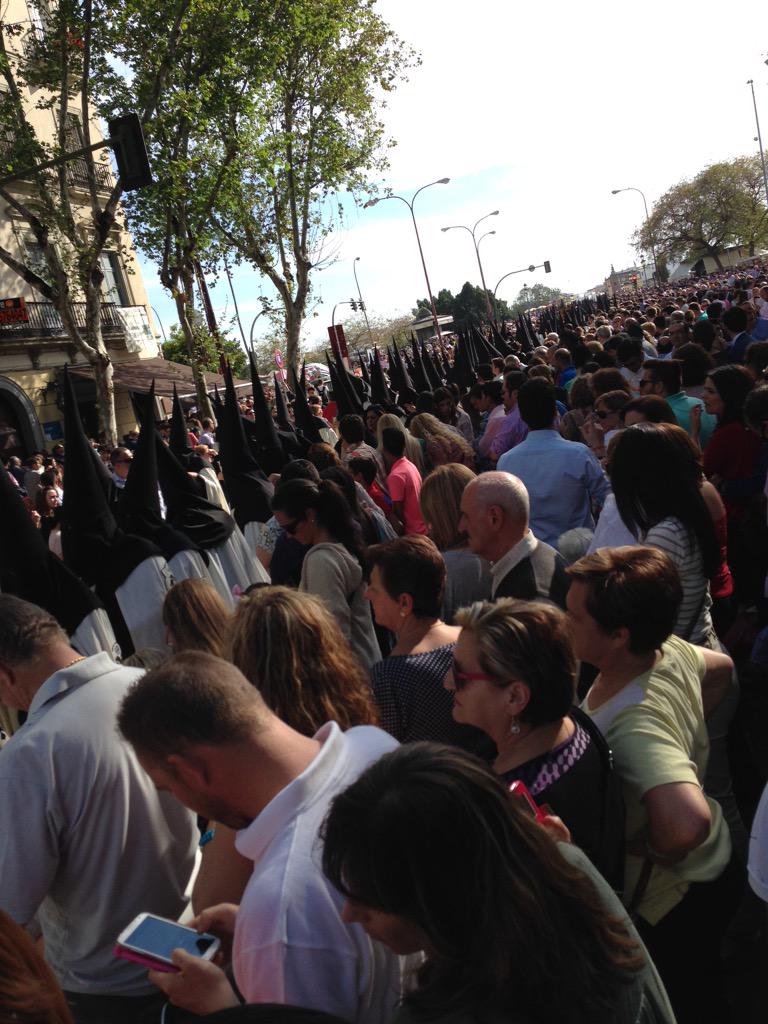 Nazarenos de Sevilla...... Me agotáis!!! <a href="/DRey_84/">David Rey</a>  <a href="/CandiditaMC/">CaNDi</a>  <a href="/maruxihilton/">Maribel Silva Sanche</a>