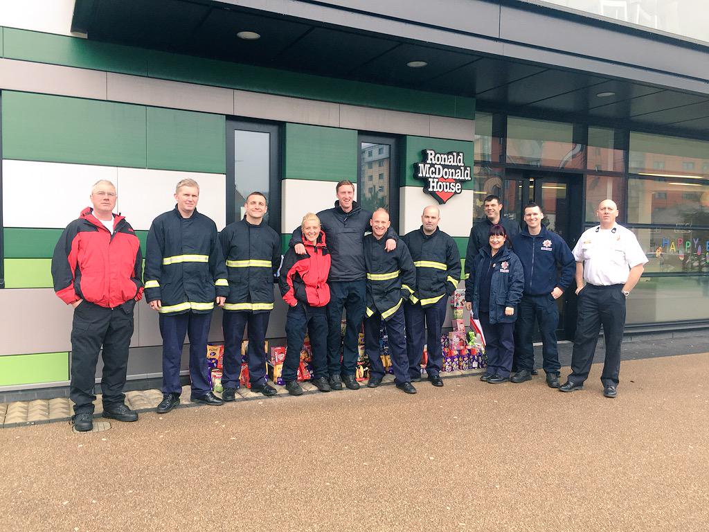 Speedsterboy356's tweet photo. Here's some of #teamGMFRS today @RMHCUK Crews fm #Ashton #MossSide @chop595 #LeighTec #ThankYou 4everything #proud ππ http://t.co/Iiv2a2xf2r