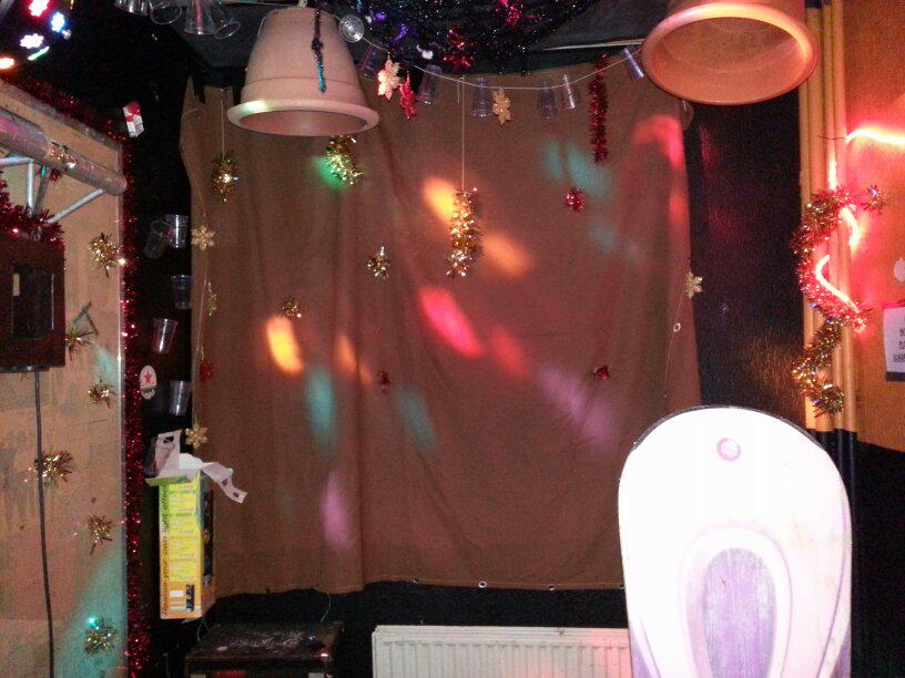 nieknellen's tweet photo. Karaoke area op @prilpop #paaaaainkilllleeerr #livinonapraaaayer #prilpop http://t.co/y41vgXVTdc