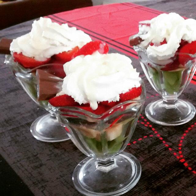 Marydance100's tweet photo. Rico postre de frutas hecho por mi chef favorito @DJGaboBardusco http://t.co/myGvEumdQp