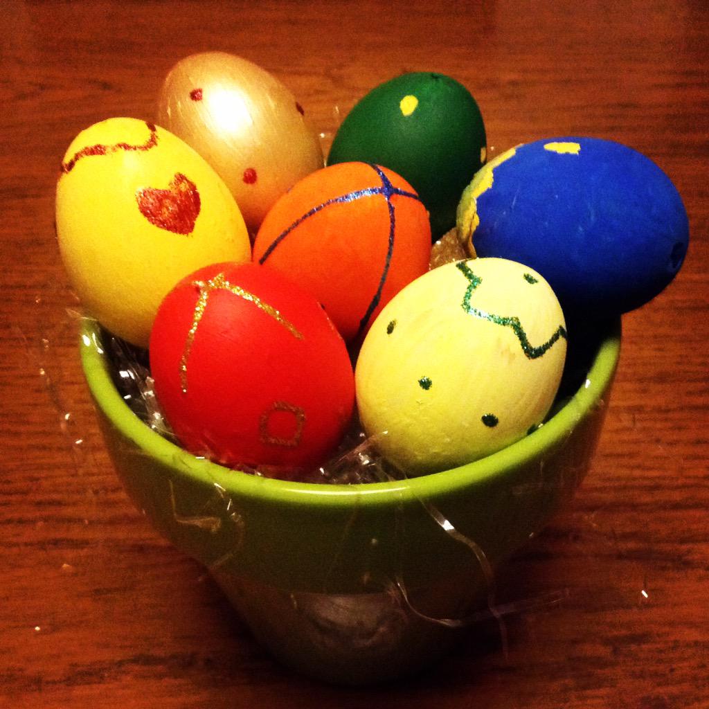 Giuschizz's tweet photo. #uova decorate per augurare #buonapasqua #GoodEaster http://t.co/higVfbr4F6