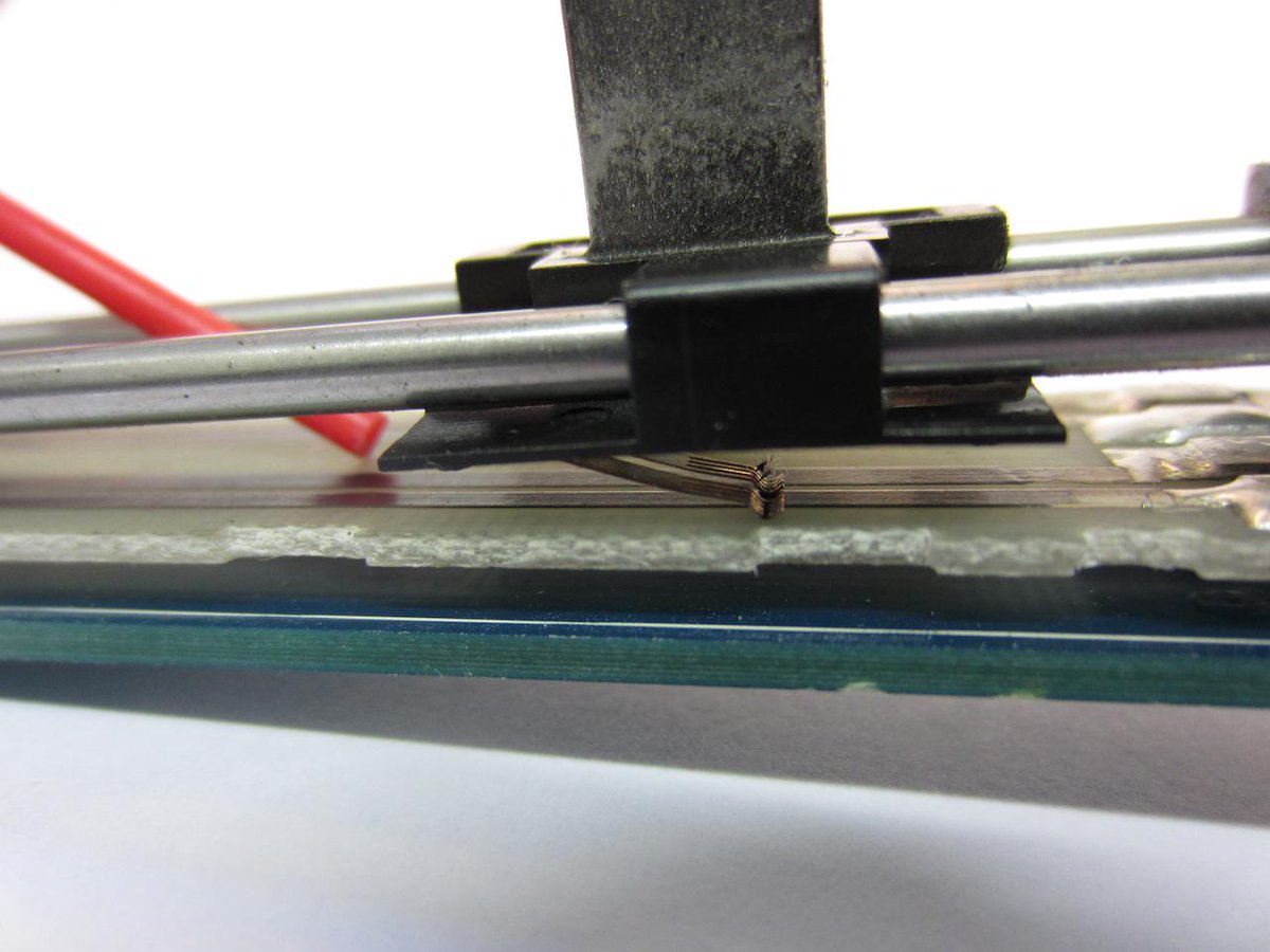 take a look inside a #Crossfader and where to place Fader8 cleaning lube
Allen&amp;Heath #Xone42