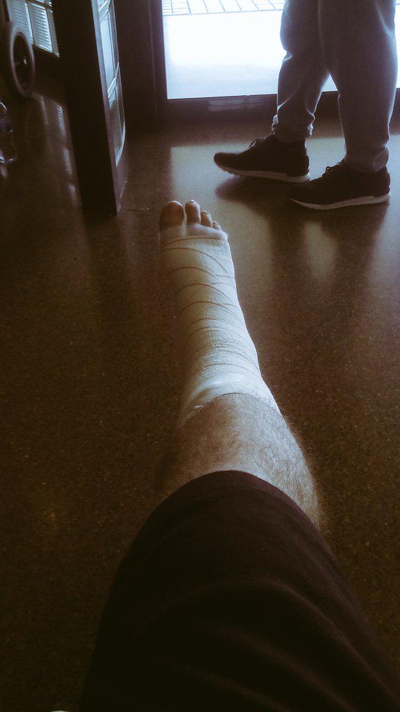 rebertolin's tweet photo. Pues así pasaremos las próximas tres semanas😥 #teniaenvidia de @Ivan_Cardet http://t.co/fZyl766uDF