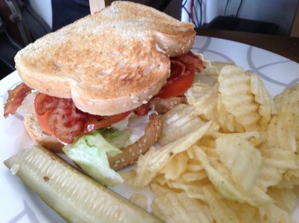 [Image: CBrueC-WAAA1YY5.jpg:large]