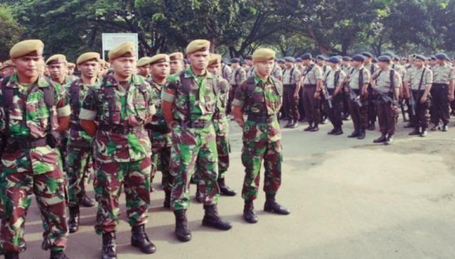 RyanHidayat's tweet photo. Salah satu contoh dari partisipsi warga negara dalam usaha pembelaan negara #tni #polri #indonesia #cintaindonesia http://t.co/vpWWWKQ5eG