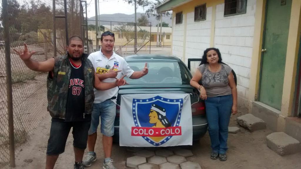 CSDColoColo's tweet photo. AHORA: Socios de Colo Colo reparten la ayuda recolectada a poblaciones más afectadas de Copiapó y Tierra Amarilla. http://t.co/lxbxpJMn3t