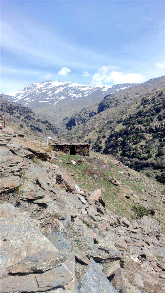 alba_he's tweet photo. Días inmejorables (Río Poqueira)   😊👍🗻☀🌈🌻 http://t.co/RQlQd35p3H