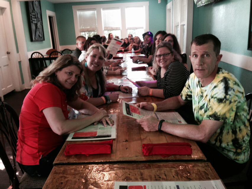 ToddJeffries's tweet photo. @AustinVelocity 14's Gold hanging out at Guillermo's in San Antonio http://t.co/R26lw335y1