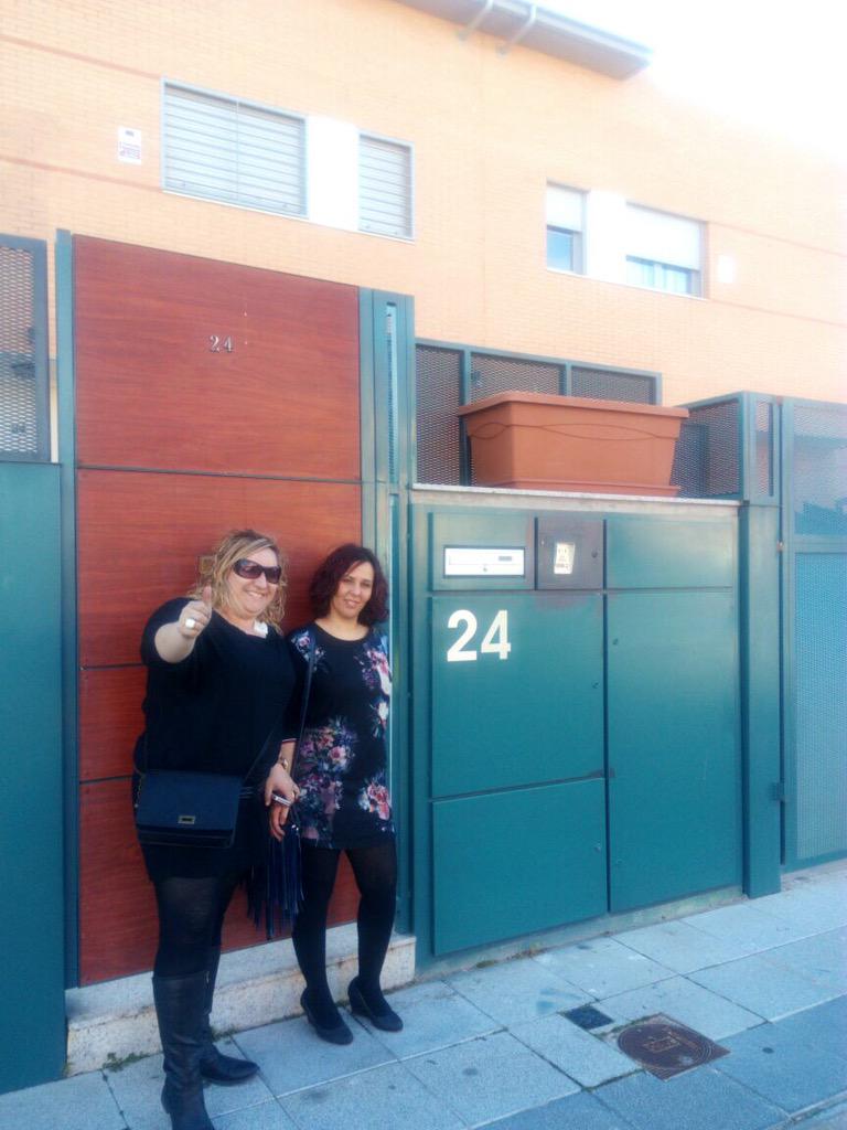 lauriki81's tweet photo. @BelenEstebanM de Murcia a Paracuellos para ver a la Esteban http://t.co/vyOisvCKUv