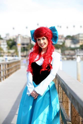 Ariel walked down the streets of Storybrooke as she flattened her dress as she smell of the ocean filled her nose.--