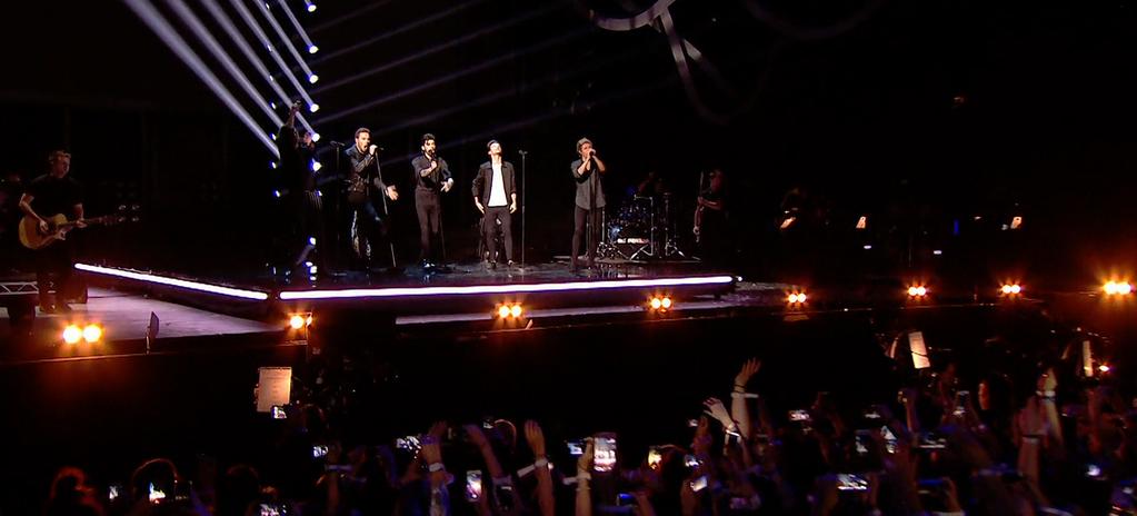 RizkyMCB's tweet photo. when they were the five in one
event 🎤🎶 @onedirection #BBCMusicAward2014 @netmediatama #BBCMusicAwardsOnNETtv 😂👏 http://t.co/dZ5BZ8LwwT