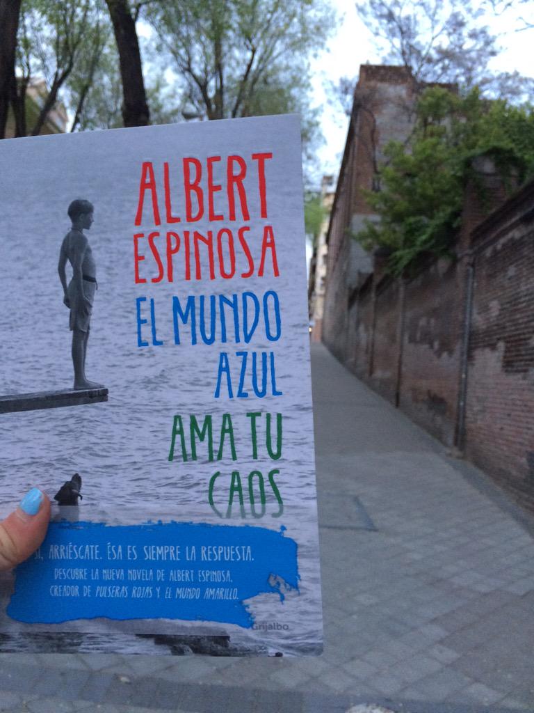 Giulz's tweet photo. @espinosa_albert hoy no te he encontrado en Madrid pero ahora puedo volver feliz a Italia con tu caos!! :) http://t.co/2ww3llKLJR