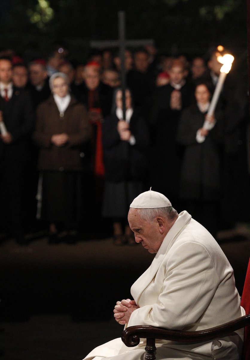 saltandlighttv's tweet photo. The #WayOfTheCross by @Pontifex from #Rome will begin shortly. Join us for our LIVE coverage: http://t.co/L6gwwaC8BC http://t.co/Yp8rH0rffw