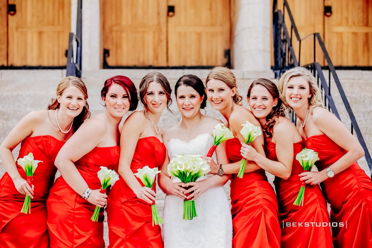 The girls! #weddingpartyphotos #bridalpartyphotos #torontoweddings #torontoweddingphotographers #GTAphotographers