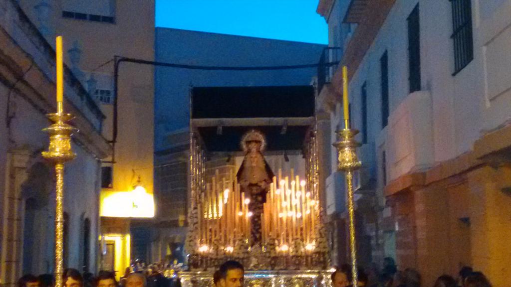 María Santísima del Mayor Dolor en el callejón de la Iglesia Mayor. #ssisla2015 #CofradeAPP15