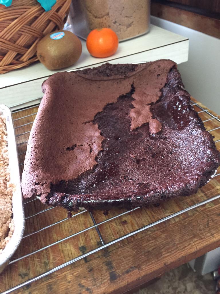 Cassie_HD's tweet photo. My @ManischewitzCo gluten free Passover chocolate cake just exploded #passoverfail #whatamess http://t.co/nRvhqYSyoZ