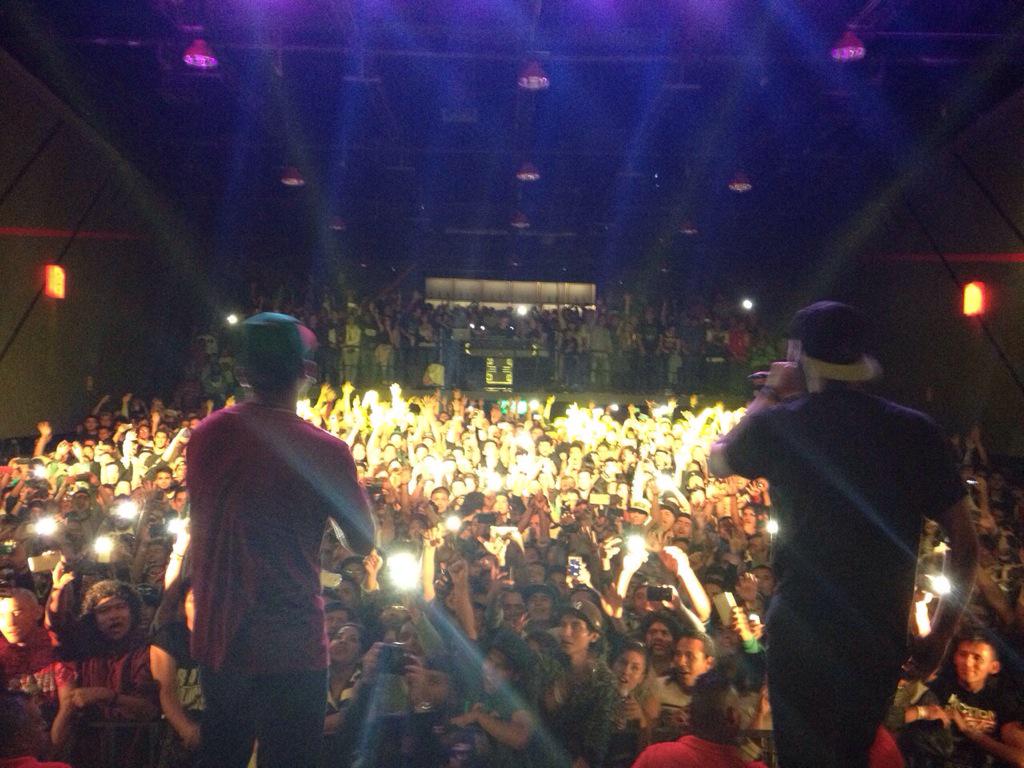 Nachsoyyo's tweet photo. Que recuerdo tan bonito me quedará para siempre de la noche de ayer! Me dais mucha vida México! Mañana más!! http://t.co/WTEYOlwDuz