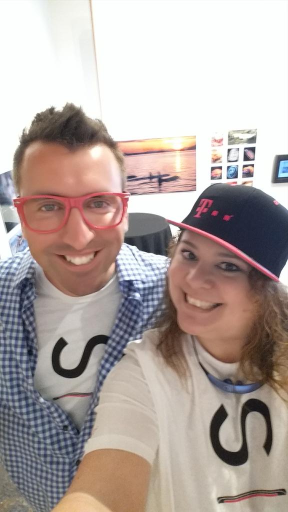 TMobileTraining's tweet photo. Keeping Venice real with @JoeSIXAPPEAL !!!! #LASixAppeal http://t.co/LZpm3rT05A