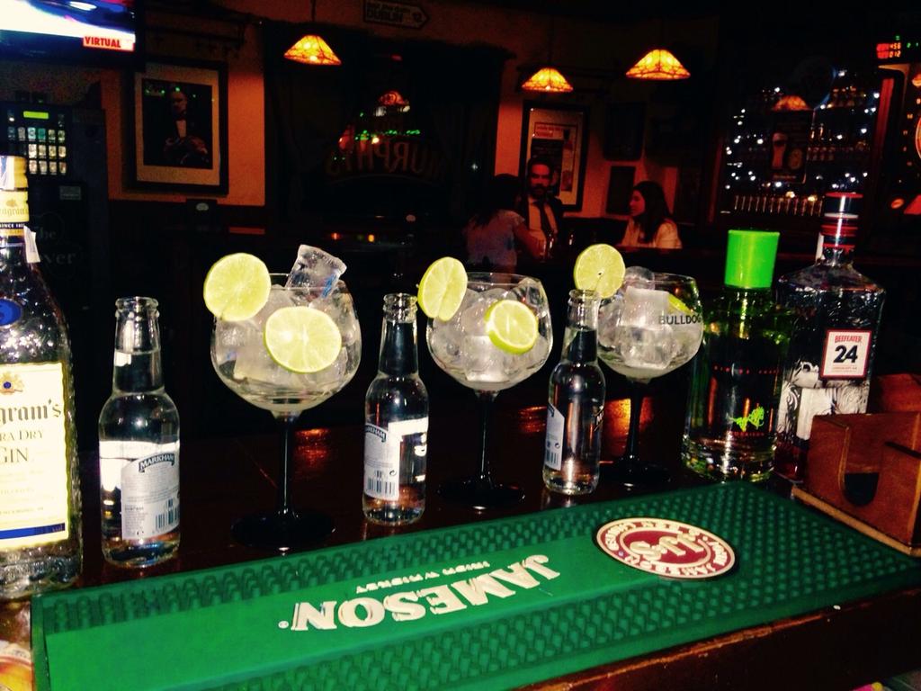 CloverTavern's tweet photo. Unos gins? http://t.co/LBiMYlCQgi