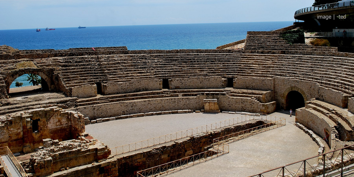 visitcatalonia's tweet image. One of the best Roman #amphitheaters in the world is in Tarragona... and it&apos;s on the #beach! bit.ly/1Iu3But