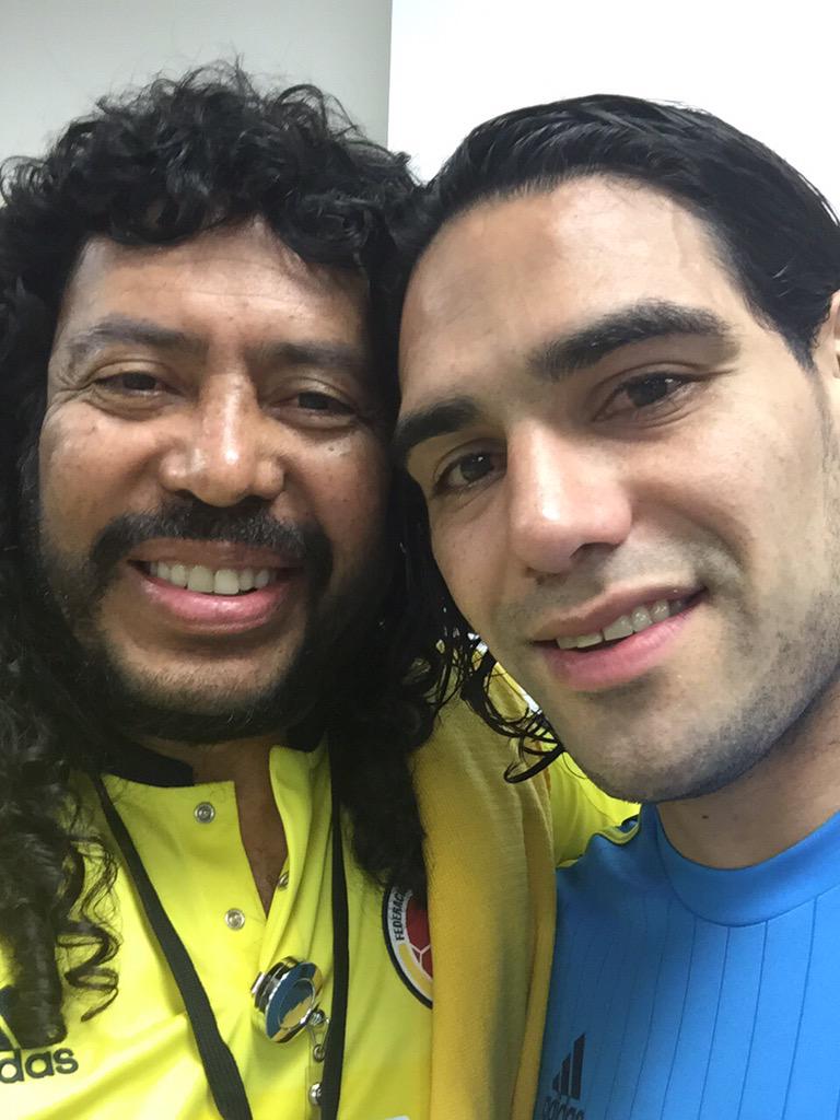 higuitarene's tweet photo. Aquí con el goleador histórico de nuestra selección @FALCAO http://t.co/FjZUbIaHWi