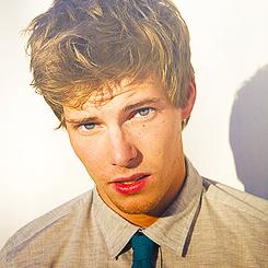 WonderPromo's tweet image. #SeBusca Lorcan Scamander. 
Su hermano lo esta esperando. 
Rt por favor.