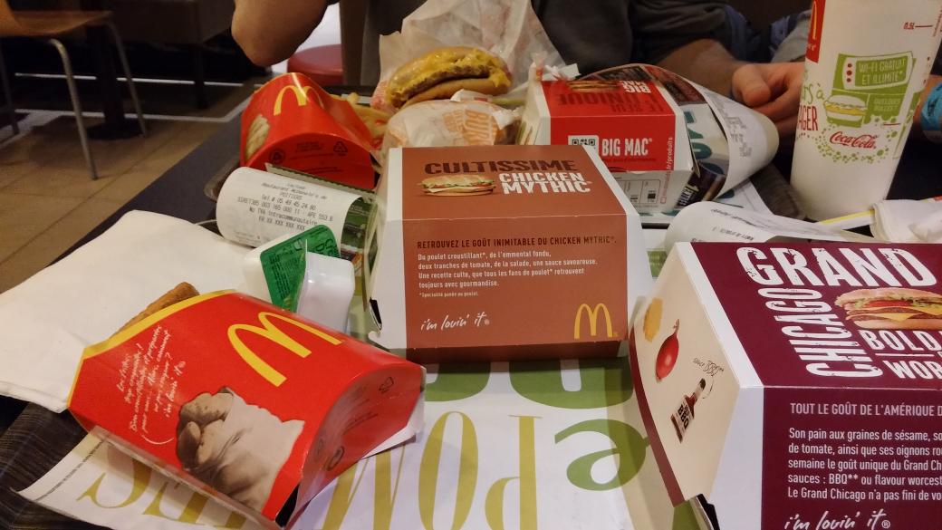 DRUNKKZ3's tweet photo. Je confirme qu'on est bien en lan :D @GamersAssembly #GAFOOD @Benoitdx9 @_Maillekeul_ @Jeremy_Eg http://t.co/PHAFyi0UPH