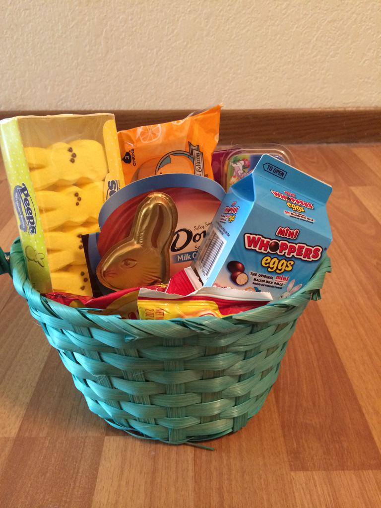 mmmegzz's tweet photo. Honestly nothing better then getting an Easter basket in the mail from your parents💝 http://t.co/CtIuMbzpsL