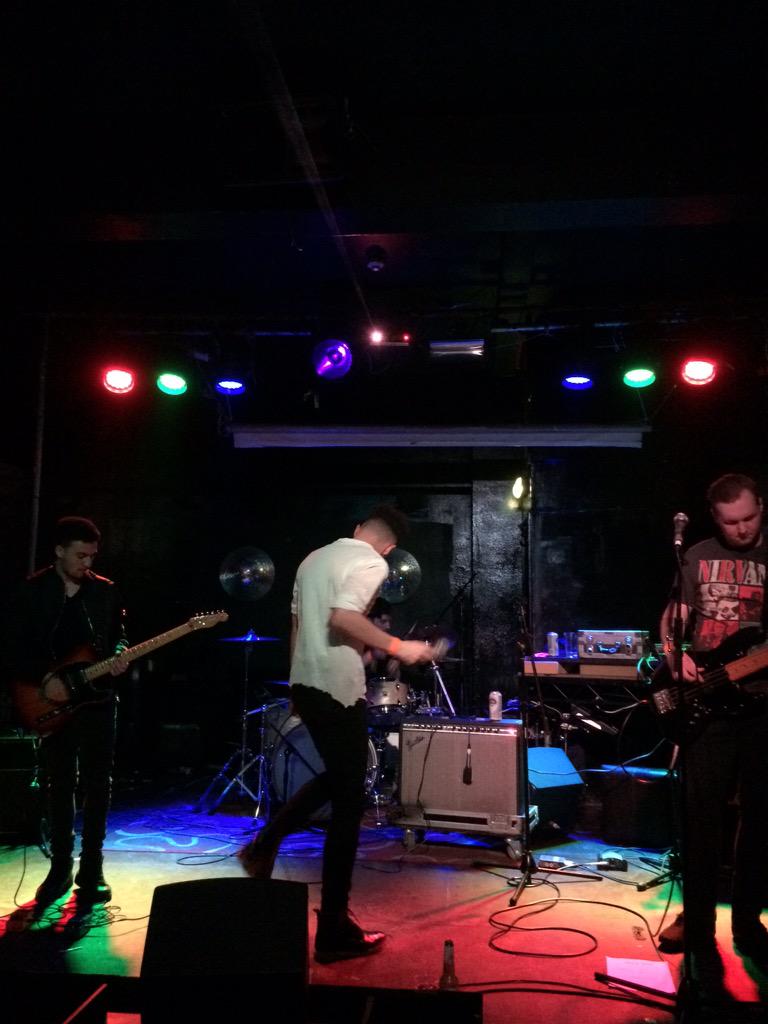 RacketLondon's tweet image. Incredible stage presence from @TheRoseAffair! Going in! Big sounds at @93FeetEast