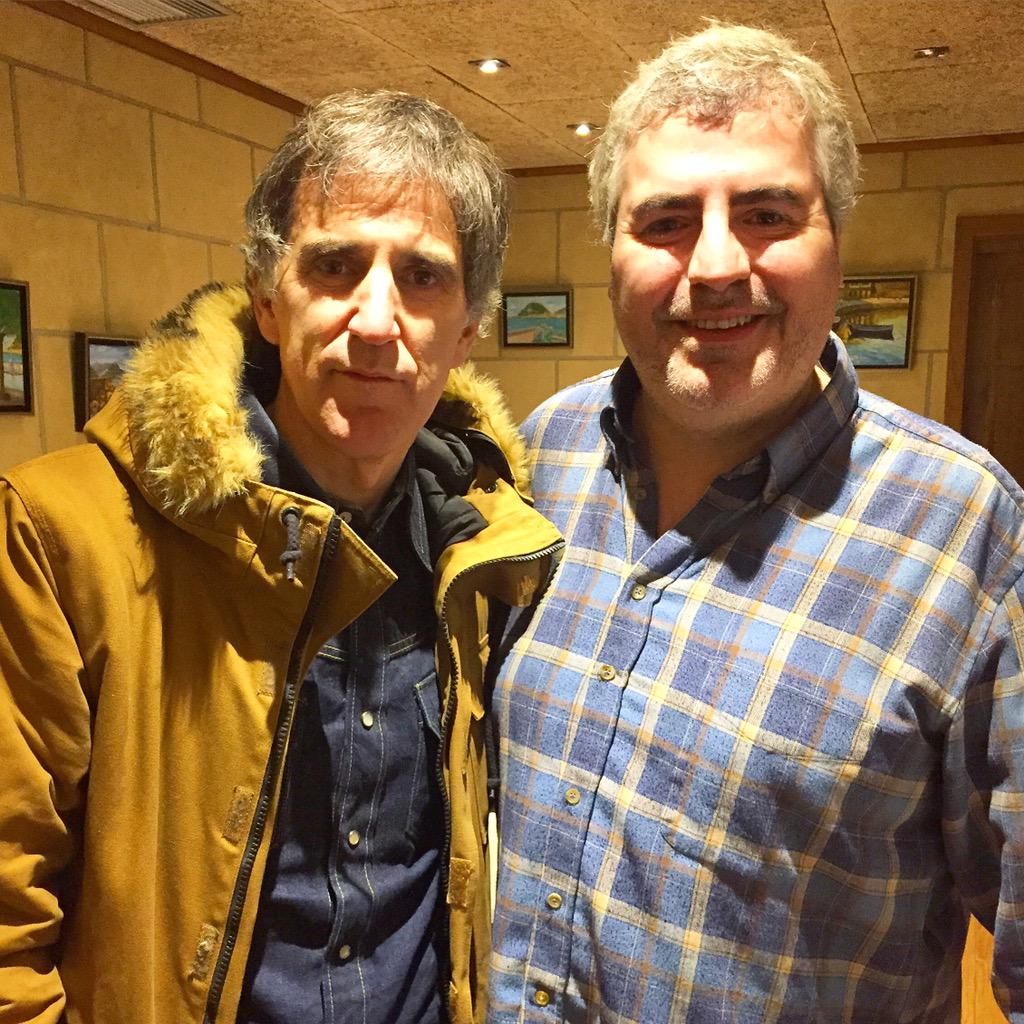 TxuletaRest's tweet photo. ¡Mikel Erentxun de visita! El otro día el cantante vino a comer al Txuleta. Anderrek gure #txuleta erakutsi ondoren! http://t.co/2OChhec7YJ