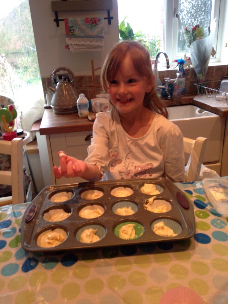 LightfootLucie's tweet photo. Such a fab kiddie cousin day! #easteregghunt #bunmaking #messy #funny http://t.co/ye1lEqEBAu