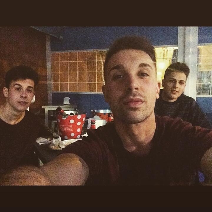 elias1023's tweet photo. 🍻✌ @PozitoJames @VicMadriz http://t.co/WhrKRFWrK4
