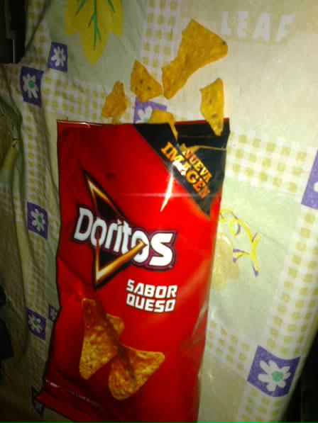 NameYo00's tweet photo. Comiiendo los doradiitos!!
:D http://t.co/fPM7uLjKs5