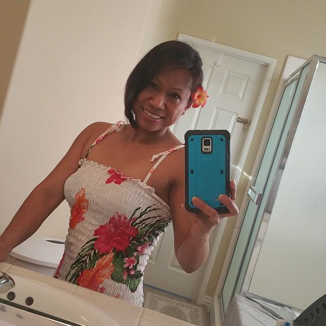 BerkowitzAaron's tweet photo. Love me a good #selfie #RT Spring fever. Happy Aloha Friday! #TGIF #fitmom #spring #fitmom #fitfam #aloha #flexfrid… http://t.co/vOMq9sfXMw