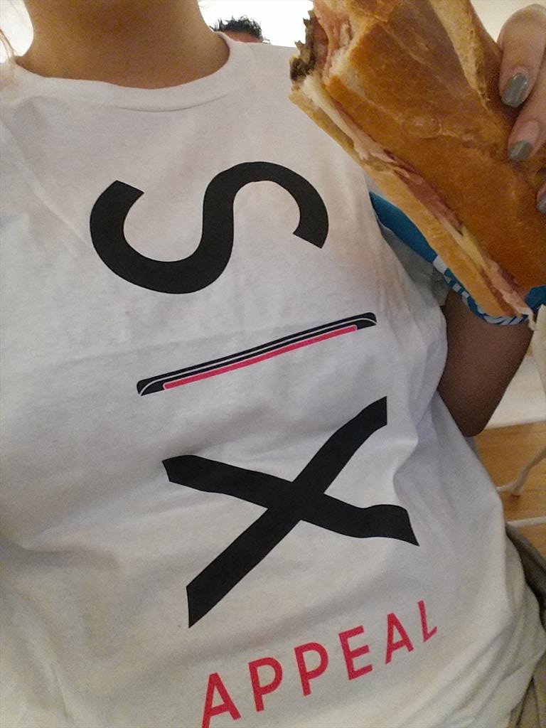 InTouch_Jinkies's tweet photo. @JoeSIXAPPEAL this hard breaded sandwich though! ! http://t.co/s1L6ZdWwQF