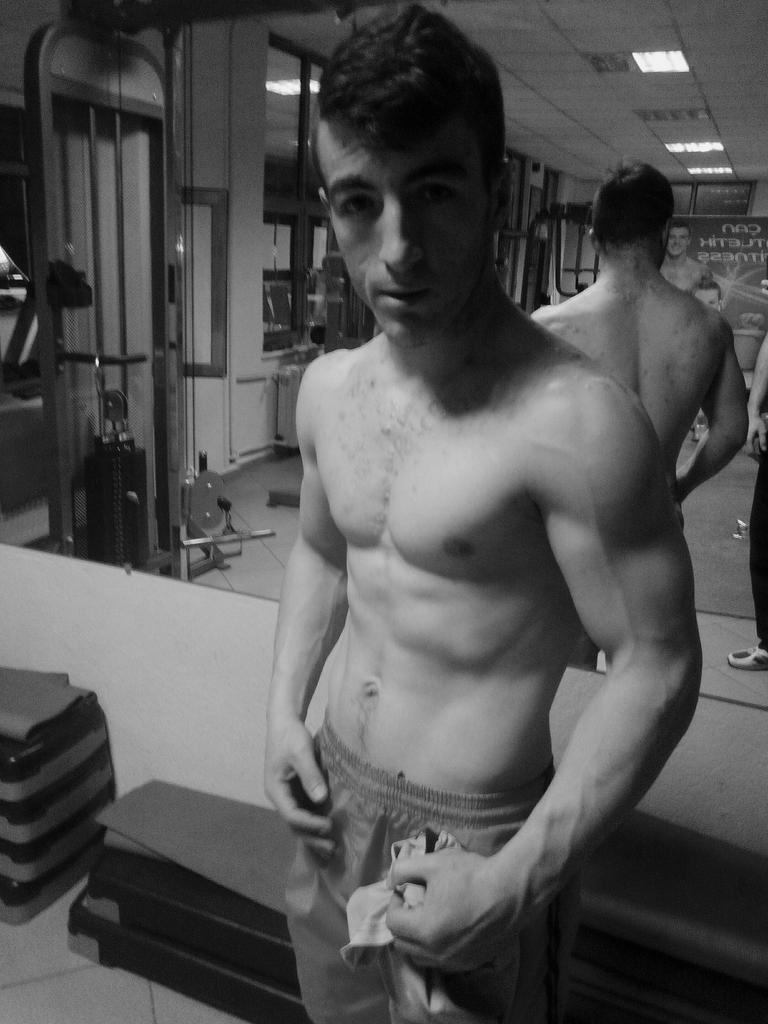 omer10k's tweet photo. Sen yoksan spor var gülüm... http://t.co/ehccRrQLad