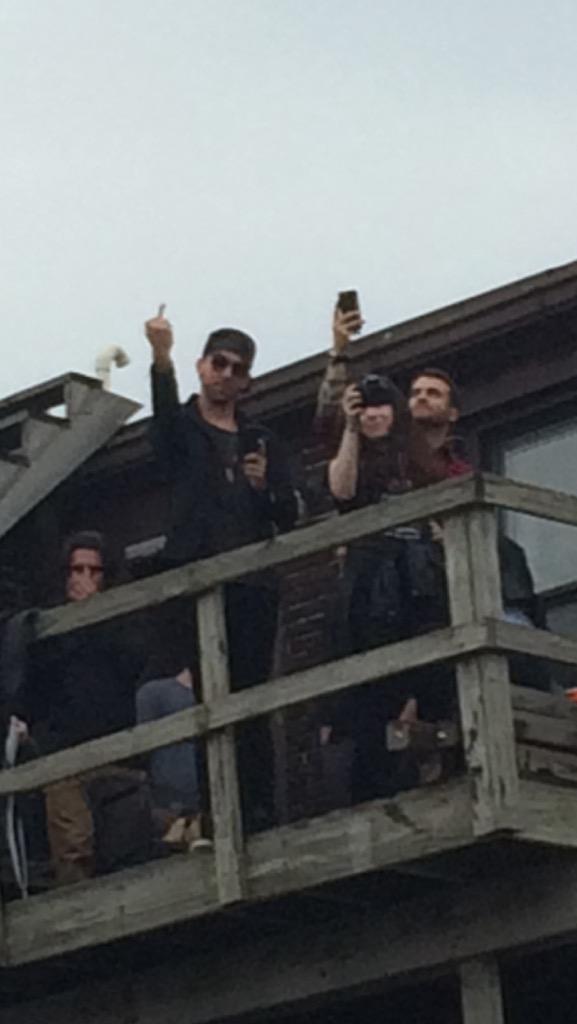 Elizabethanne_9's tweet photo. Here's a picture of @AlexAllTimeLow flipping us off http://t.co/pvI6TqhqTL