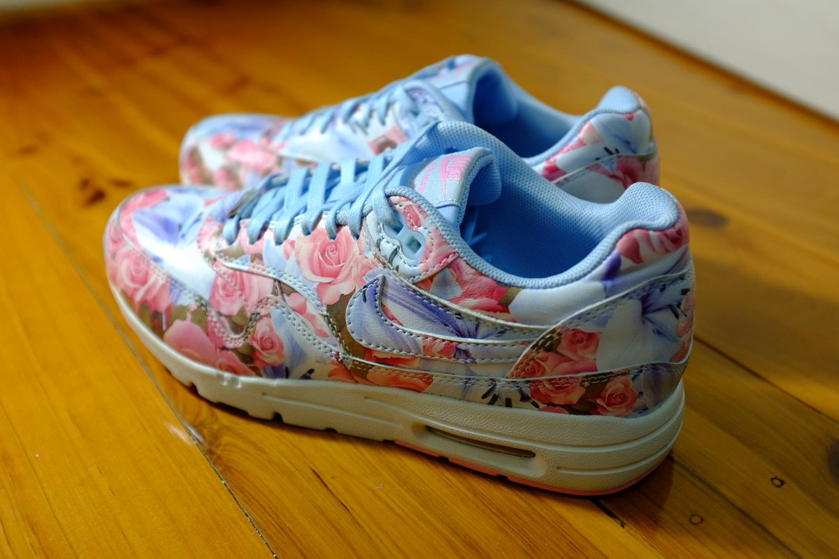 dapperdistress's tweet photo. Floral Air Max 1 http://t.co/dhDZ0hCLDQ