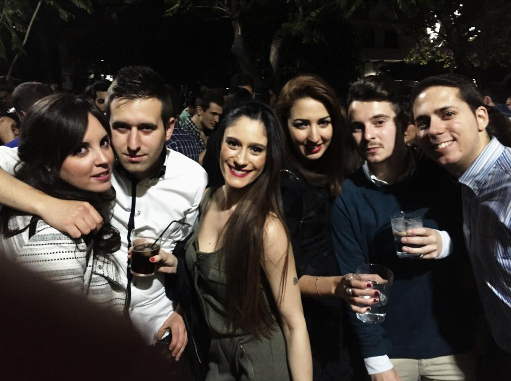 IrinaElias's tweet photo. Noche del abuelo!! @MakaTole @Berrio5 @MaariaCarreras http://t.co/qZDAaOxxW6
